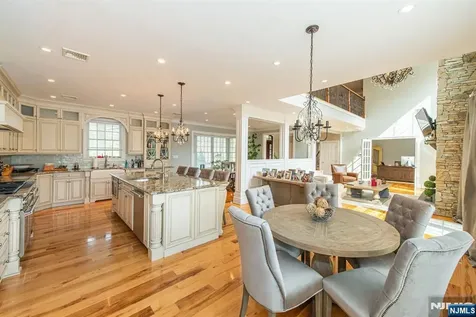 12 Maple Drive North Caldwell NJ 07006