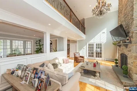 12 Maple Drive North Caldwell NJ 07006