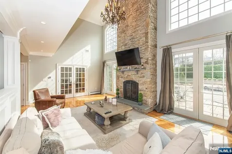12 Maple Drive North Caldwell NJ 07006