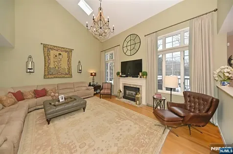 15 Drake Drive Hillsdale NJ 07642