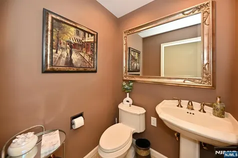 15 Drake Drive Hillsdale NJ 07642