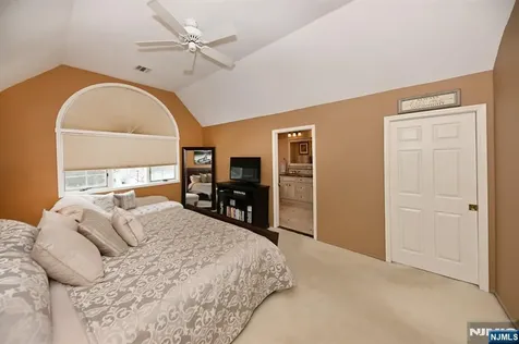 15 Drake Drive Hillsdale NJ 07642