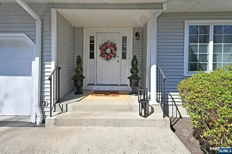 15 Drake Drive Hillsdale NJ 07642