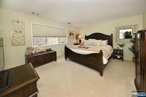 15 Drake Drive Hillsdale NJ 07642