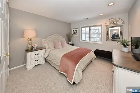 15 Drake Drive Hillsdale NJ 07642