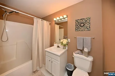 15 Drake Drive Hillsdale NJ 07642