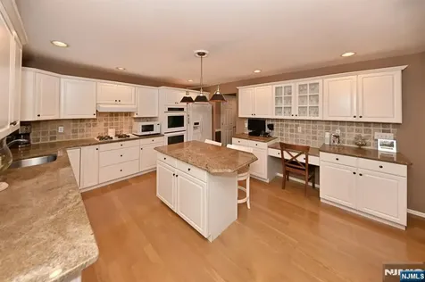 15 Drake Drive Hillsdale NJ 07642
