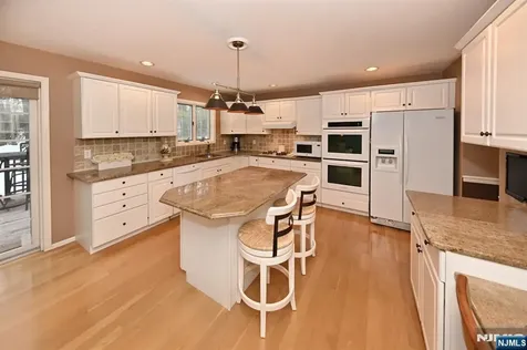 15 Drake Drive Hillsdale NJ 07642