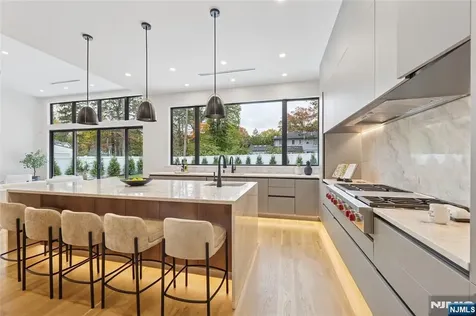 84 Depeyster Avenue Tenafly NJ 07670