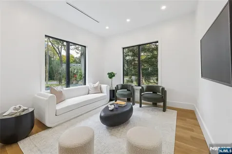 84 Depeyster Avenue Tenafly NJ 07670