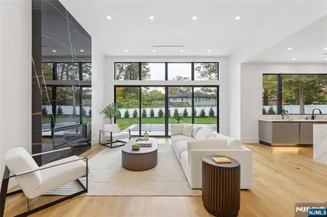 84 Depeyster Avenue Tenafly NJ 07670
