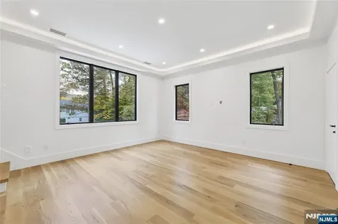 84 Depeyster Avenue Tenafly NJ 07670