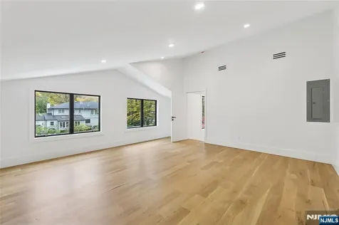 84 Depeyster Avenue Tenafly NJ 07670
