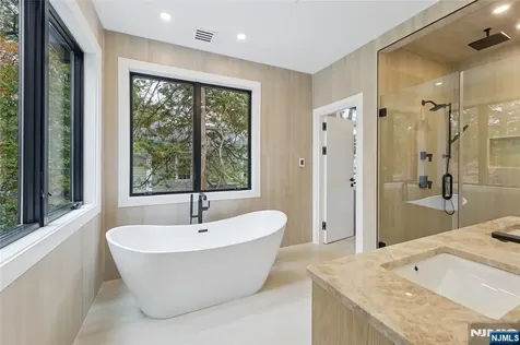 84 Depeyster Avenue Tenafly NJ 07670