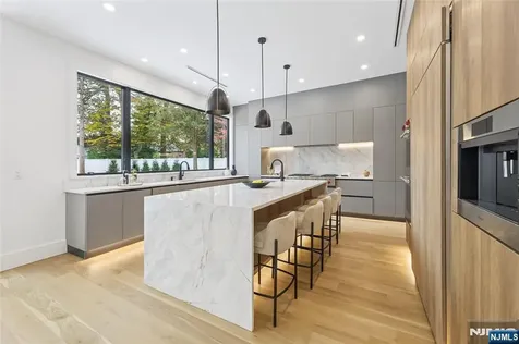 84 Depeyster Avenue Tenafly NJ 07670