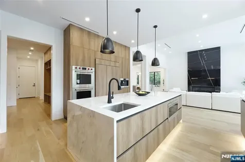 84 Depeyster Avenue Tenafly NJ 07670