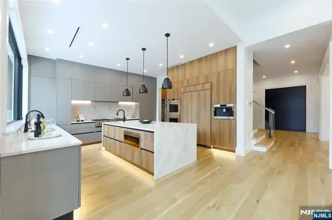 84 Depeyster Avenue Tenafly NJ 07670