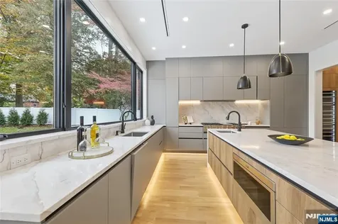 84 Depeyster Avenue Tenafly NJ 07670