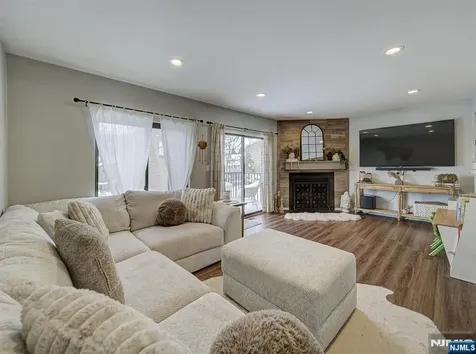 23 Otis Place Verona NJ 07044