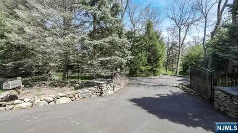 202 Chestnut Ridge Road Saddle River NJ 07458