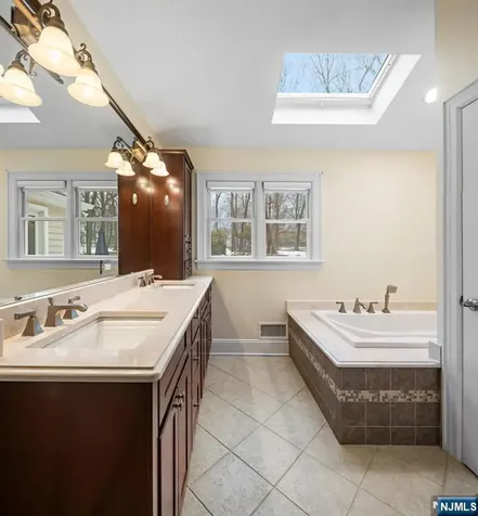 379 Butternut Avenue Wyckoff NJ 07481