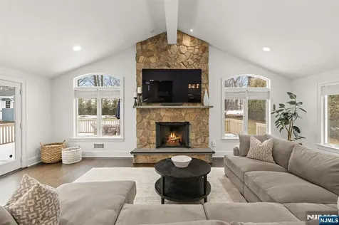 379 Butternut Avenue Wyckoff NJ 07481