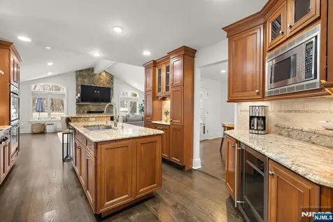 379 Butternut Avenue Wyckoff NJ 07481
