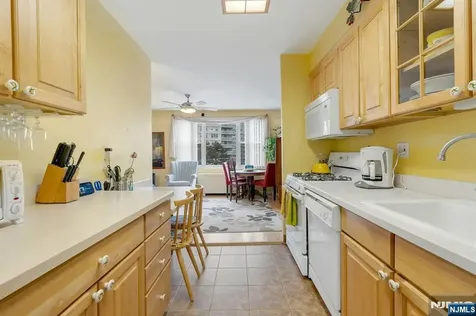 2000 Linwood Avenue Fort Lee NJ 07024