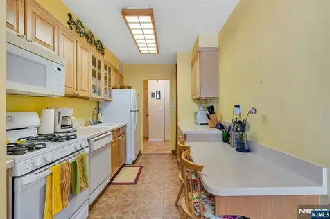 2000 Linwood Avenue Fort Lee NJ 07024