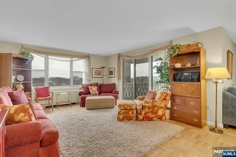 2000 Linwood Avenue Fort Lee NJ 07024