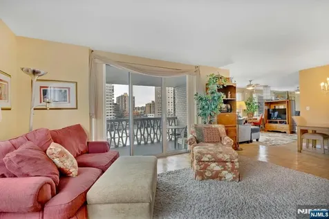 2000 Linwood Avenue Fort Lee NJ 07024
