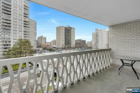 2000 Linwood Avenue Fort Lee NJ 07024