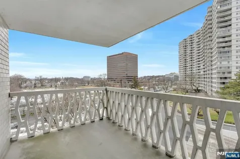 2000 Linwood Avenue Fort Lee NJ 07024