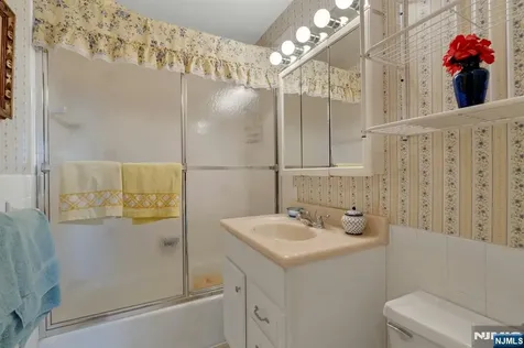 2000 Linwood Avenue Fort Lee NJ 07024