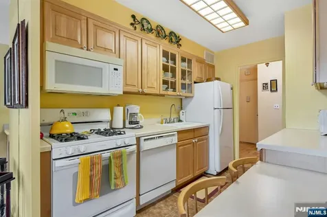 2000 Linwood Avenue Fort Lee NJ 07024