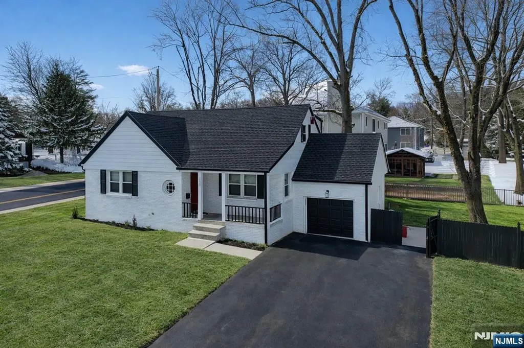 252 Knickerbocker Road Closter NJ 07624
