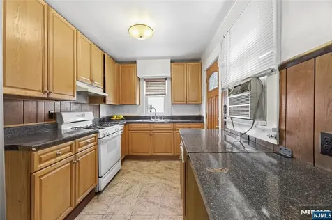 185 Park Avenue Passaic NJ 07055