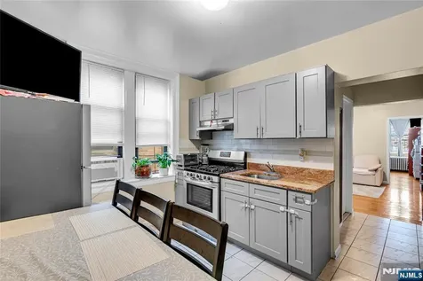 527 34th Street Union City NJ 07087