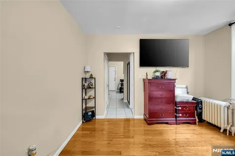 527 34th Street Union City NJ 07087