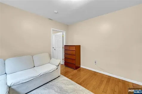 527 34th Street Union City NJ 07087