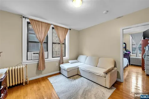 527 34th Street Union City NJ 07087