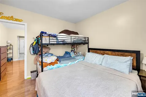 527 34th Street Union City NJ 07087