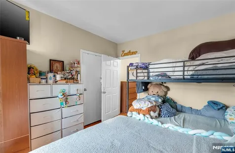527 34th Street Union City NJ 07087
