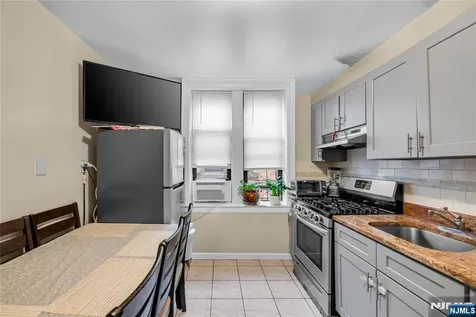 527 34th Street Union City NJ 07087