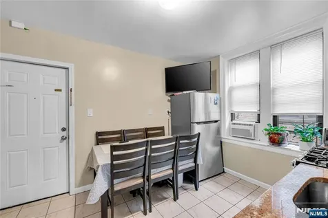 527 34th Street Union City NJ 07087