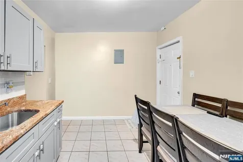 527 34th Street Union City NJ 07087