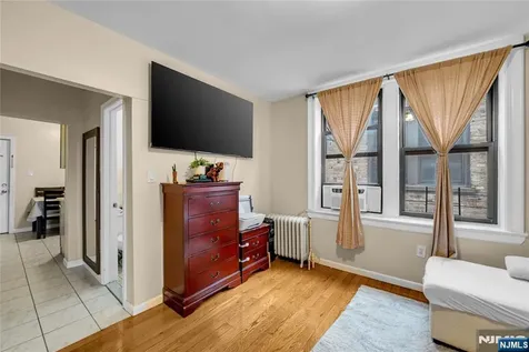 527 34th Street Union City NJ 07087