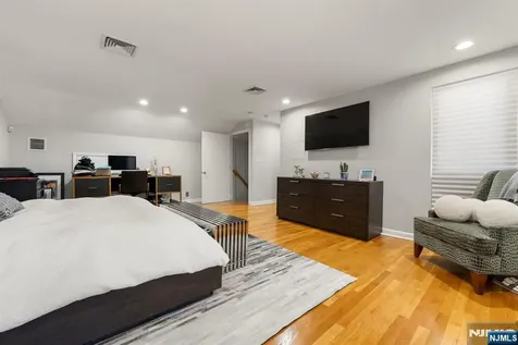 1070 Cumbermeade Road Fort Lee NJ 07024