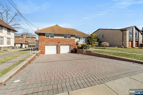 1070 Cumbermeade Road Fort Lee NJ 07024