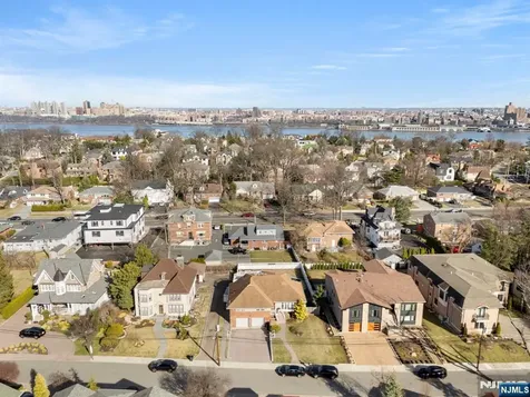 1070 Cumbermeade Road Fort Lee NJ 07024
